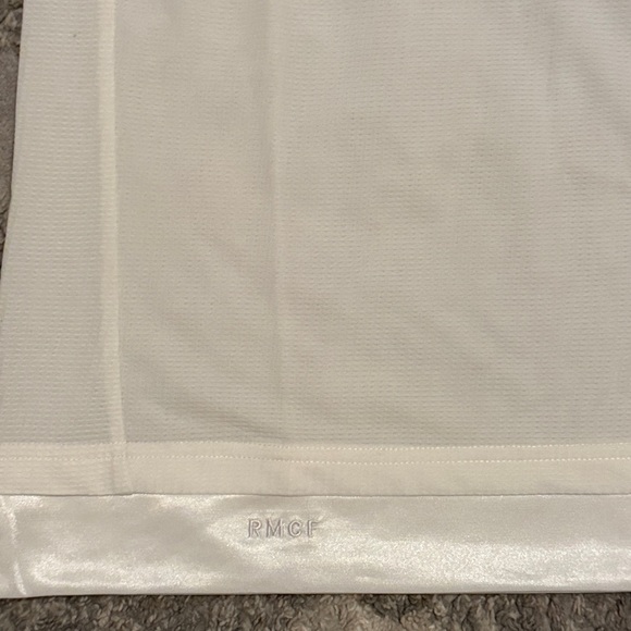 Real Madrid 2015/16 Home Jersey - Picture 4 of 4